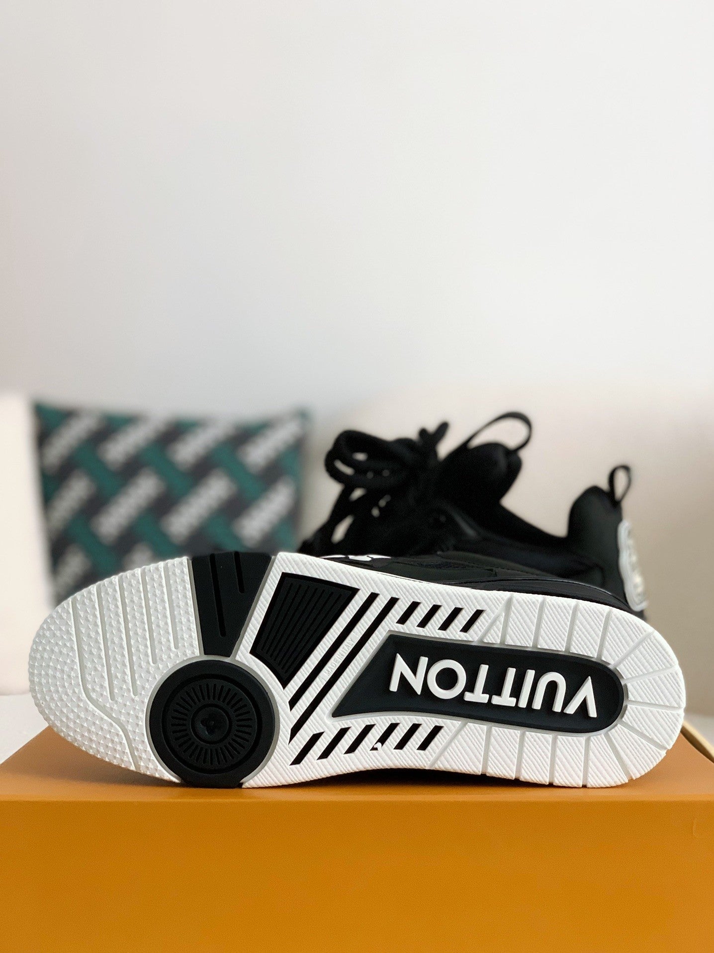 LV Skate nere